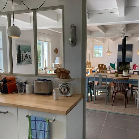 Casa vacanze Maison Recente Decoree Avec Gout, A 1000m De La Plage, Jardin, 4 Chambres, Proche De La - Fr-1-418-255 Locmaria
